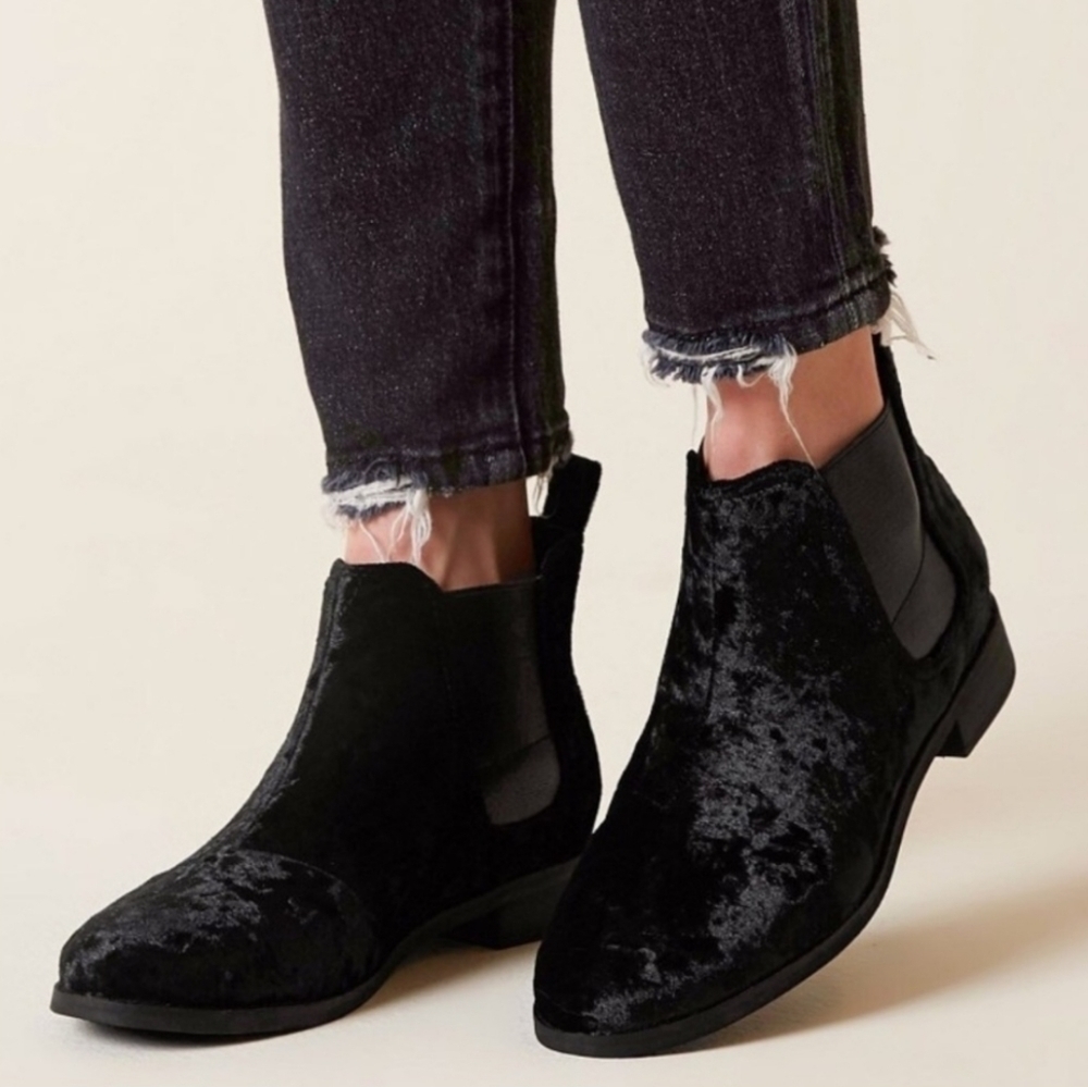 NEW TOMS Ella Chelsea Women Velvet Ankle Boots shoes sz 5.5